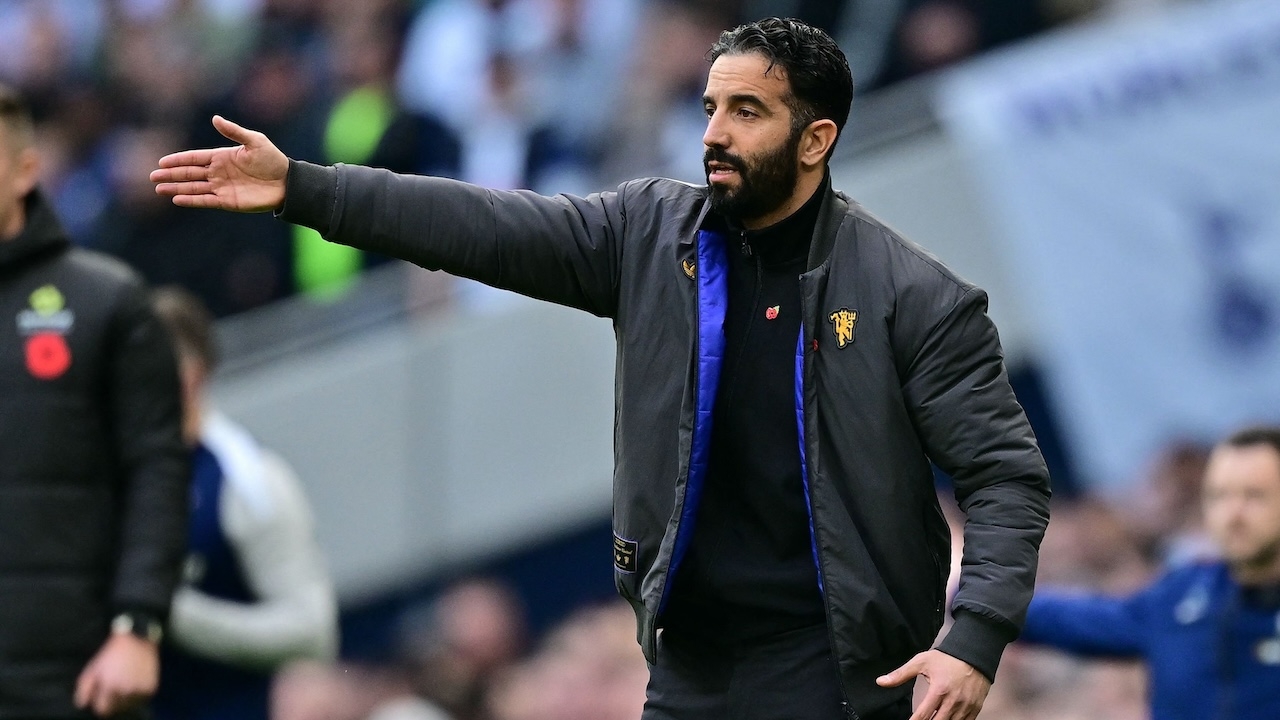 ไหนบอกจะไม่ซื้อไง! “อโมริม” ลิสต์ 8 แข้งดัง เตรียมล่าตัวพาแมนยูคืนความยิ่งใหญ่